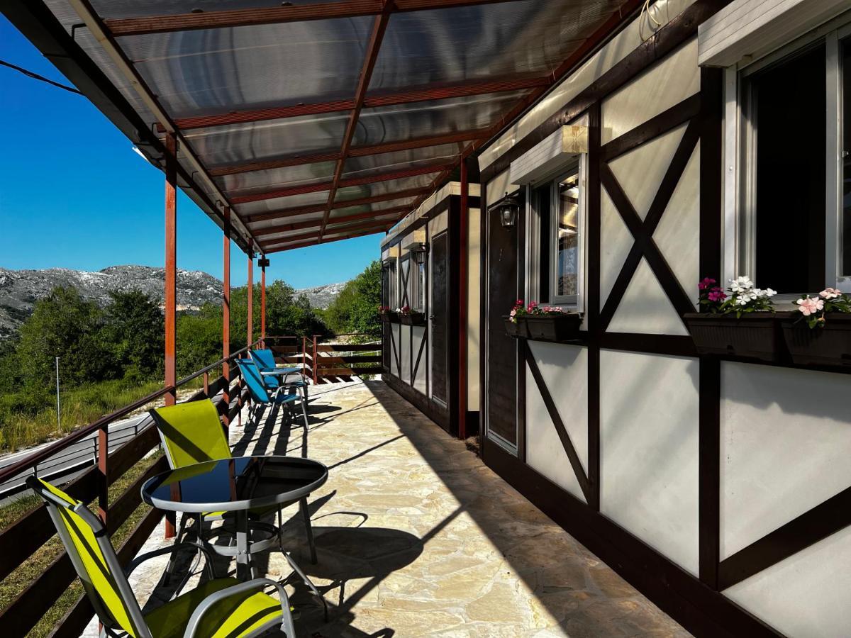 הוילה Njegusi Glamping Lovcen מראה חיצוני תמונה
