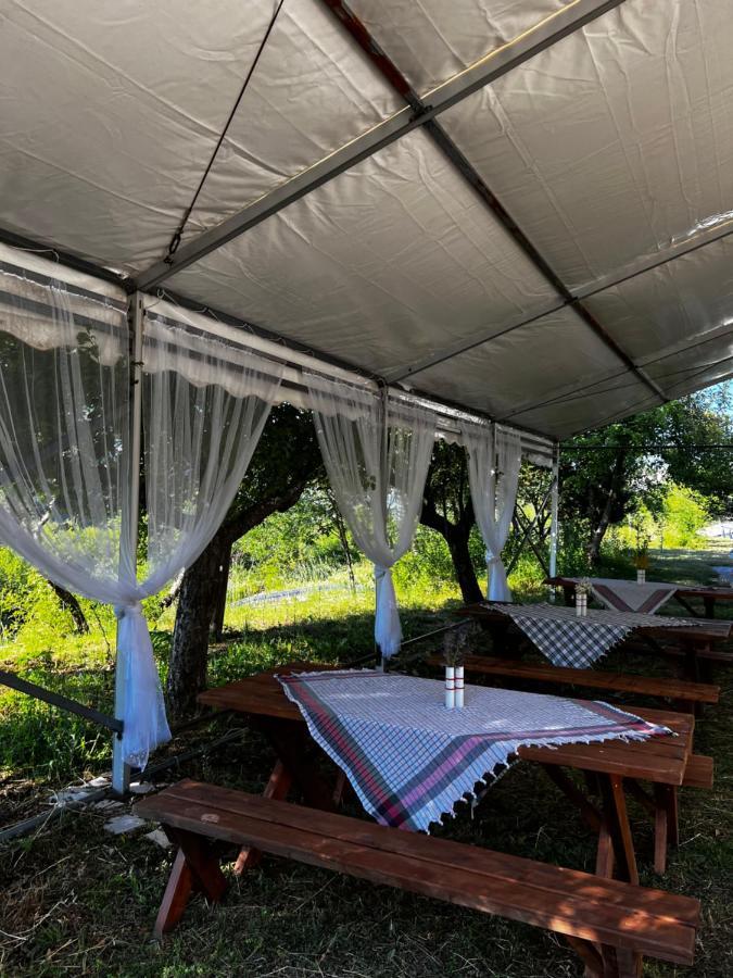 הוילה Njegusi Glamping Lovcen מראה חיצוני תמונה
